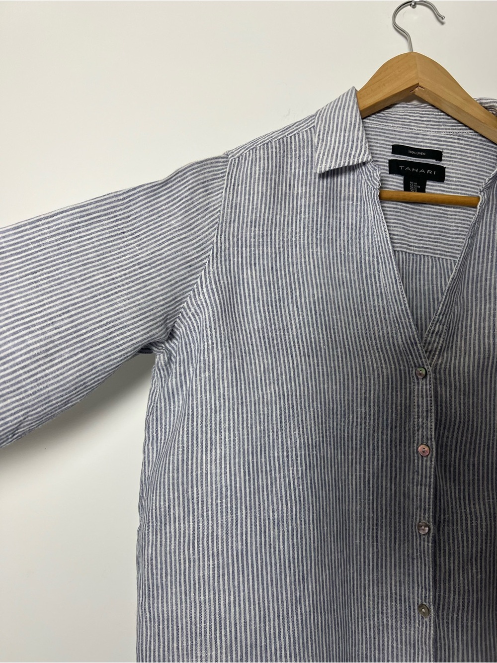 Tahari 100% Linen Classic Navy & White Vertical Stripe Button-Down Shirt Coastal - Picture 4 of 12